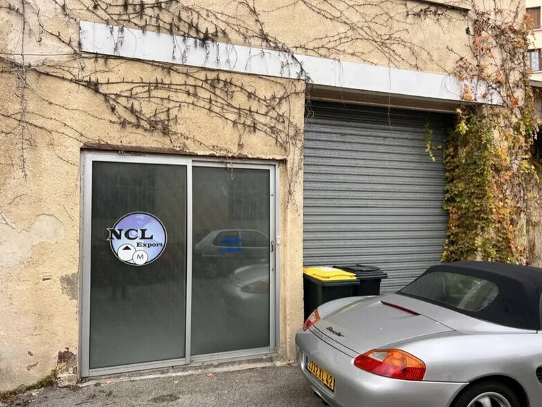 Office in Lyon for lease - Building Photo - Image 3 of 7