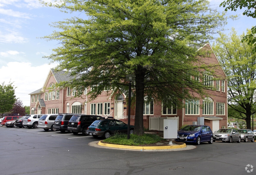 3601-3605 Chain Bridge Rd, Fairfax, VA for lease - Building Photo - Image 1 of 15