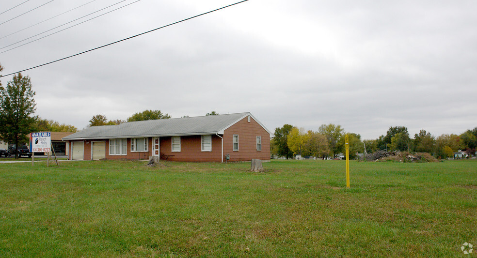 803 & 807 Terra Ln, O'Fallon, MO portfolio of 2 properties for sale on LoopNet.com - Primary Photo - Image 2 of 2