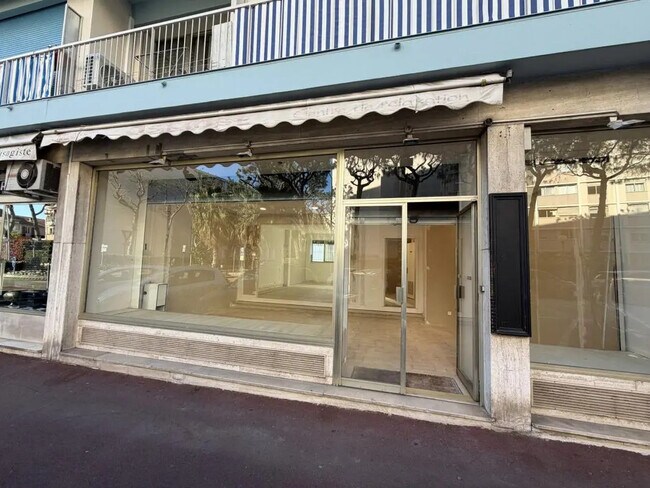 Location Commerce 109 m² à 110 m²
