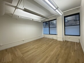 223-225 W 35th St, New York, NY for lease Interior Photo- Image 2 of 3