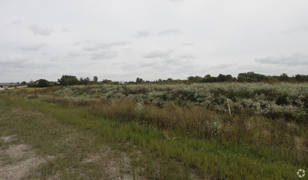 8301 W Loomis Rd W, Franklin, WI 53132