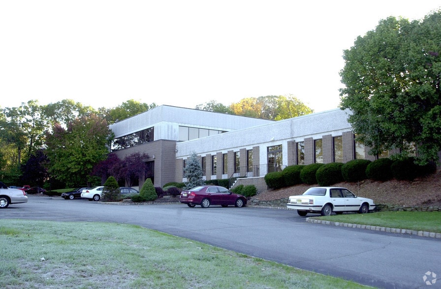 11 York Ave, West Caldwell, NJ for lease - Building Photo - Image 2 of 20