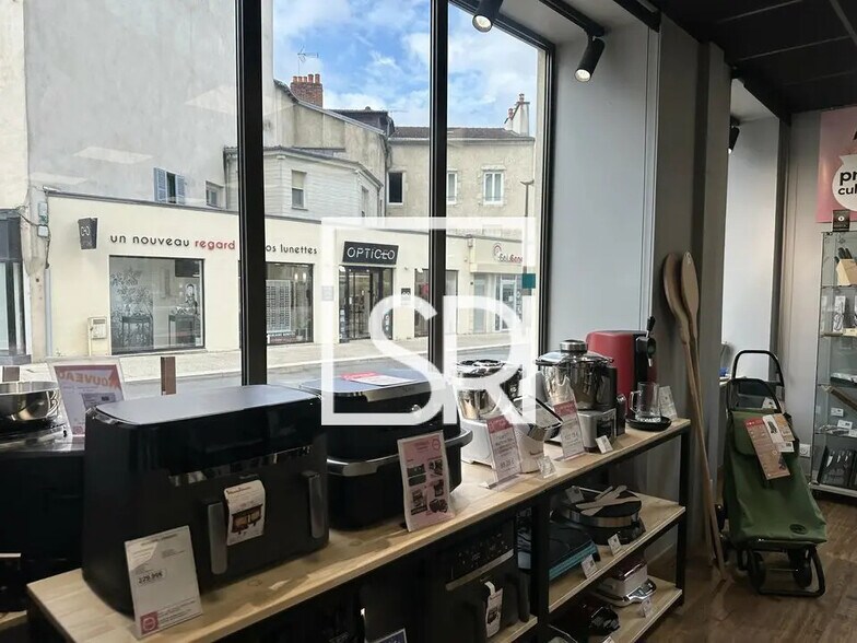Retail in Cusset for lease - Building Photo - Image 2 of 10