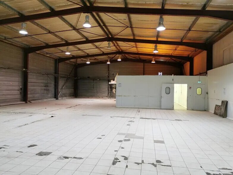 Flex in Le Fauga for lease - Building Photo - Image 3 of 6