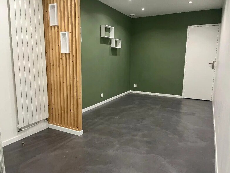 Retail in Joinville-le-Pont for sale - Interior Photo - Image 1 of 5