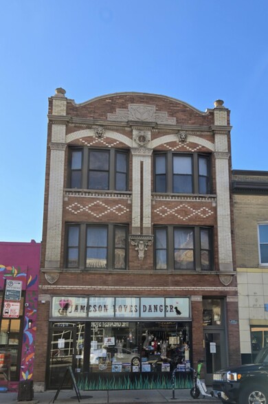 5208 N Clark St, Chicago, IL for lease - Building Photo - Image 1 of 1