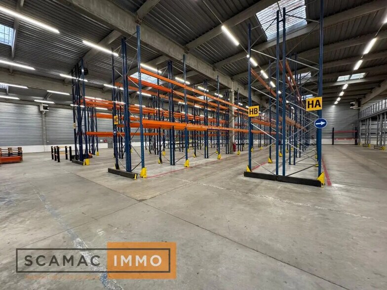 Flex in Lisses for lease - Interior Photo - Image 1 of 6