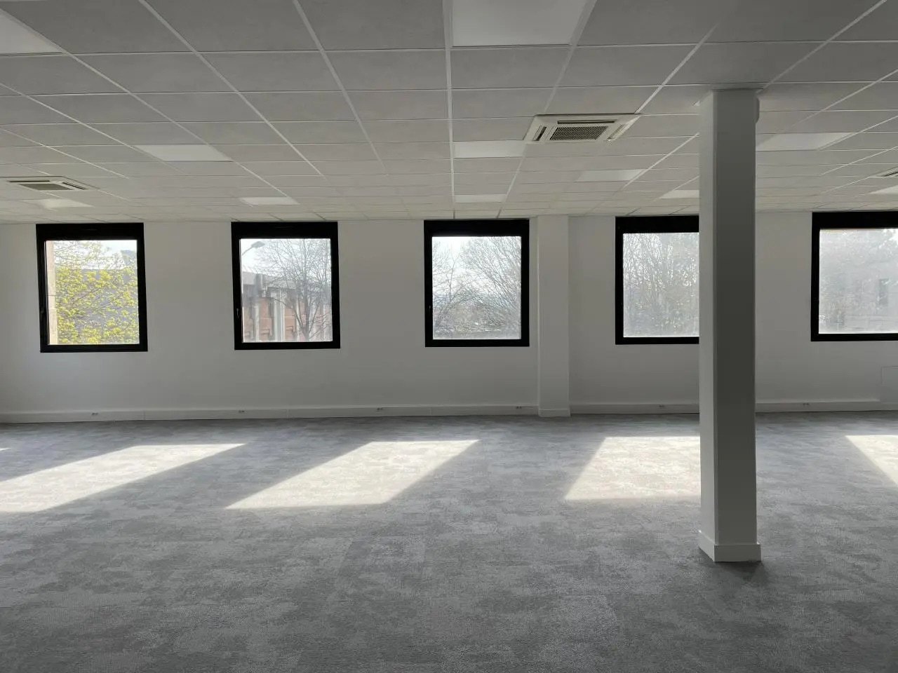 Office in Créteil for lease Interior Photo- Image 1 of 6