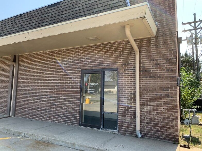 2721 N Main St, Hutchinson, KS for lease - Building Photo - Image 3 of 13