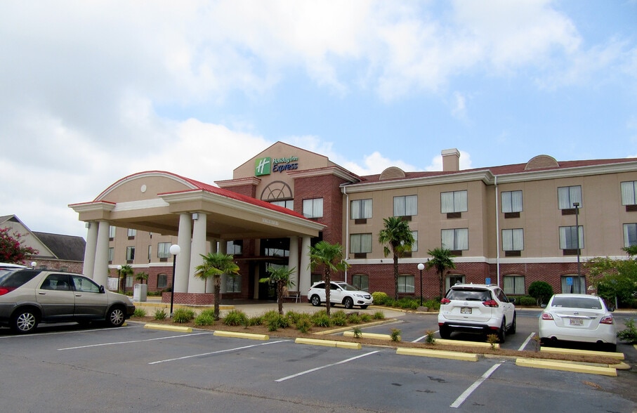 1275 Highway 35 S, Forest, MS 39074