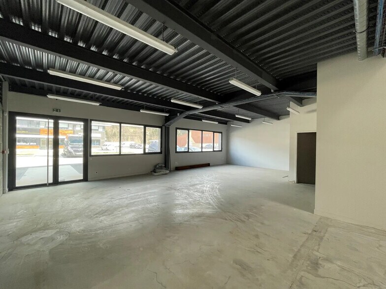 Flex in Bourg-Saint-Maurice for lease - Interior Photo - Image 2 of 5