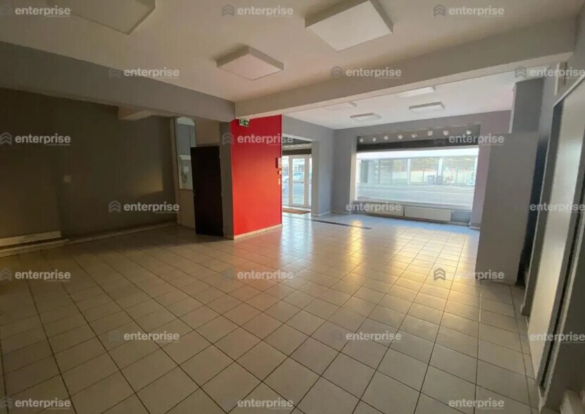 Retail in Saint-Quentin for lease - Interior Photo - Image 3 of 5