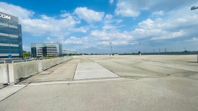 55 Commerce Valley Dr W, Markham, ON for lease Interior Photo- Image 1 of 3