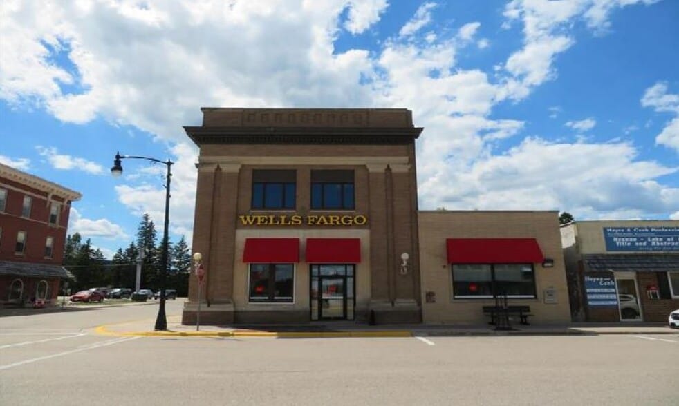 201 N Main Ave, Baudette, MN for sale - Building Photo - Image 1 of 1