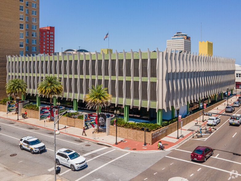 40 E Adams St, Jacksonville, FL for lease - Primary Photo - Image 1 of 5
