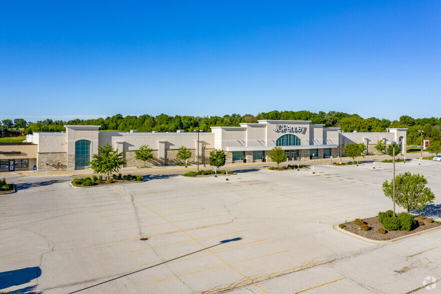 N95 W18273 County Line Rd, Menomonee Falls, WI for lease - Building Photo - Image 2 of 7