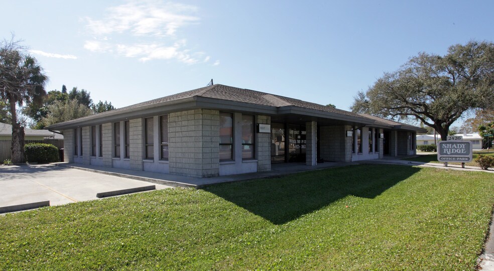2426 Bee Ridge Rd, Sarasota, FL for sale - Primary Photo - Image 1 of 1