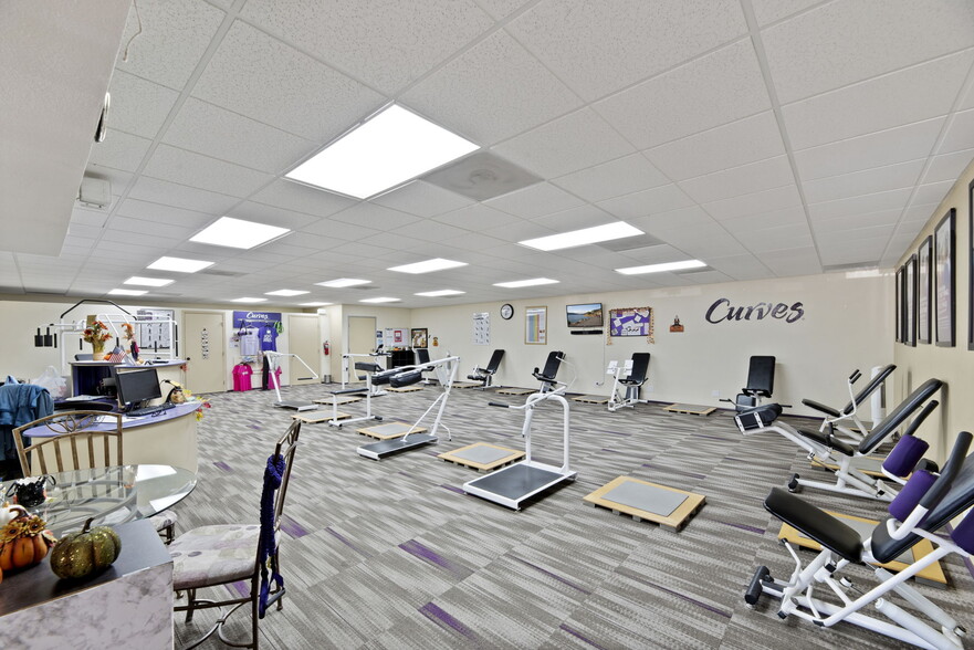 428-450 N Moorpark Rd, Thousand Oaks, CA for lease - Interior Photo - Image 3 of 9