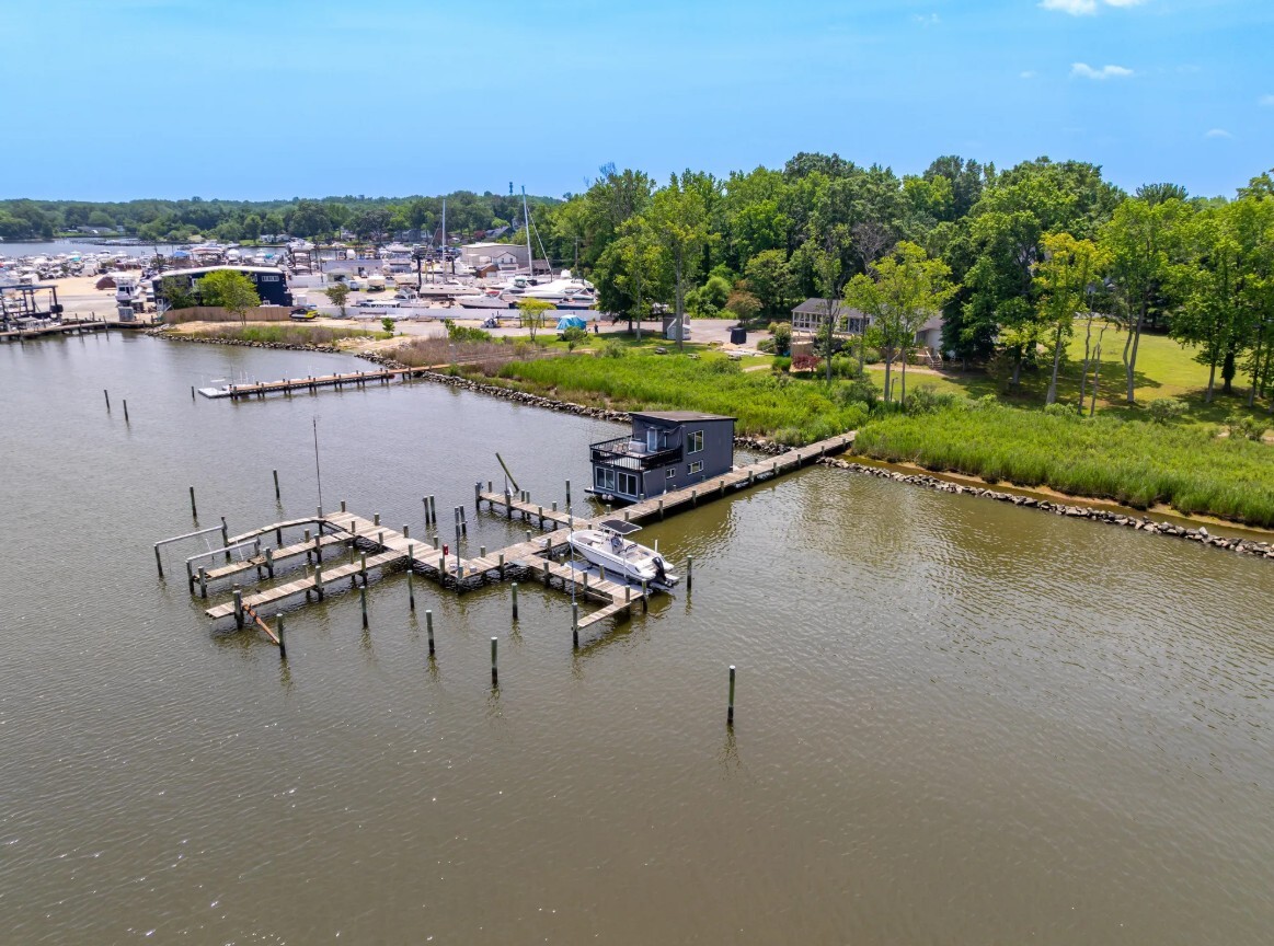 1052 Old Turkey Point Rd, Edgewater, MD for sale Primary Photo- Image 1 of 26