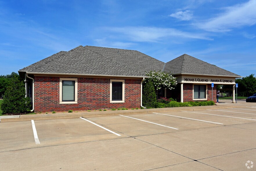 3815 S Boulevard St, Edmond, OK 73013