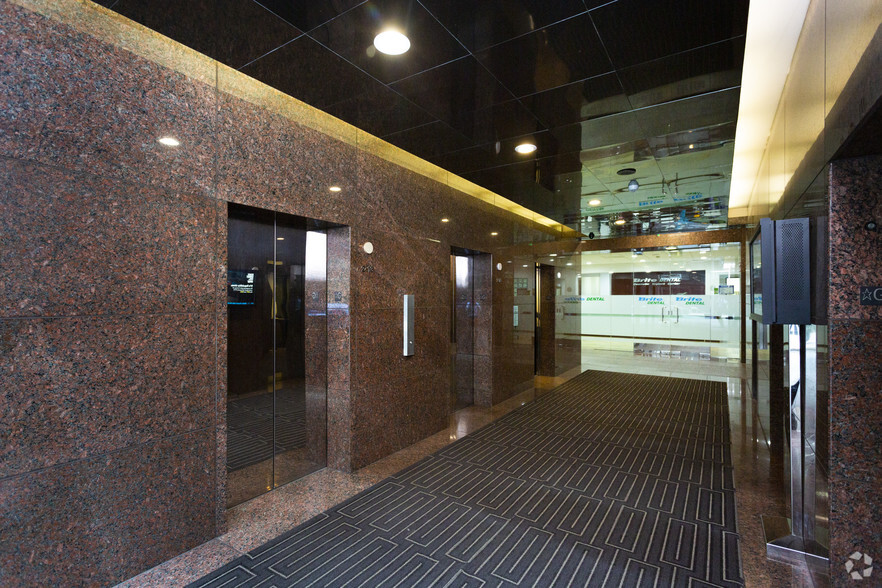 3530 Wilshire Blvd, Los Angeles, CA for lease - Lobby - Image 2 of 9