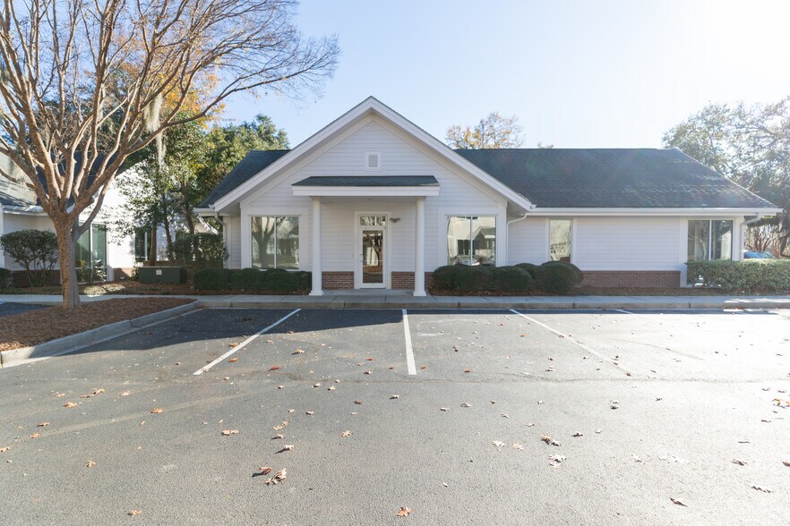 729 Long Point Rd, Mount Pleasant, SC for sale - Building Photo - Image 1 of 1