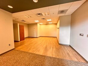 377 W River Woods Pky, Milwaukee, WI for lease Interior Photo- Image 2 of 5