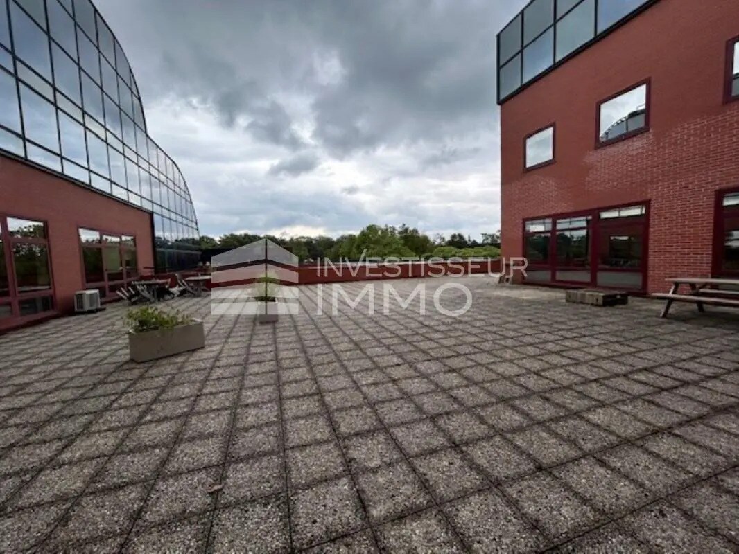 Office in Champs-sur-Marne for lease Building Photo- Image 1 of 8