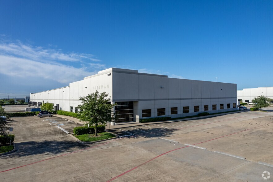 9258 Park South Vw, Houston, TX for lease - Primary Photo - Image 1 of 4