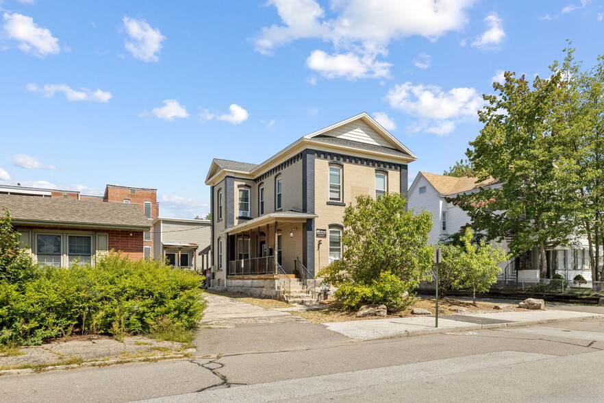 52 Myrtle St, Manchester, NH for sale - Building Photo - Image 1 of 26