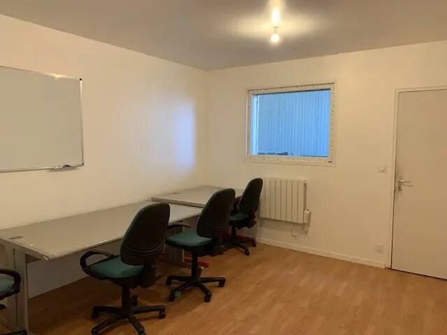 Flex in Ploërmel for lease - Interior Photo - Image 3 of 5