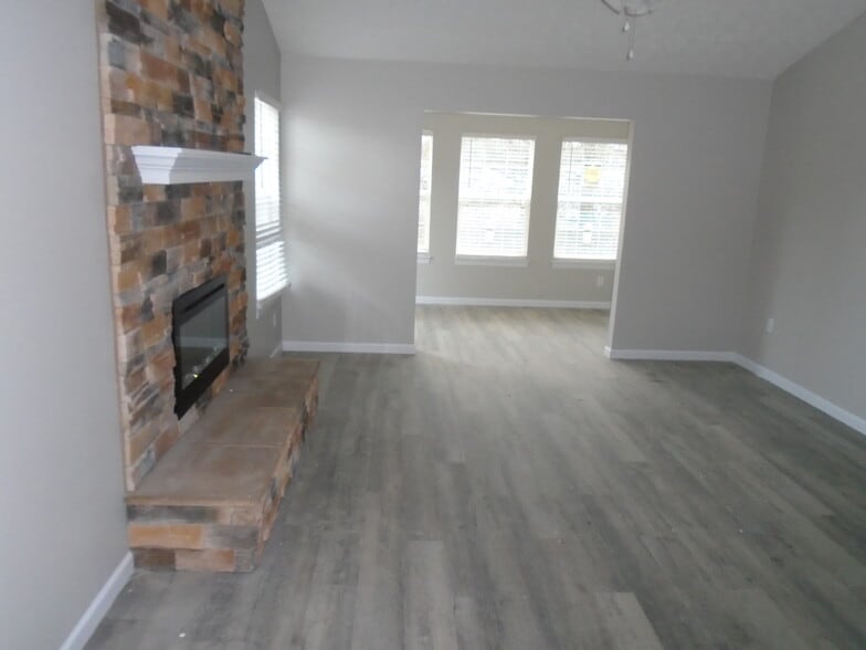 11 Alisha Ln, Columbiana, OH for sale - Building Photo - Image 2 of 19