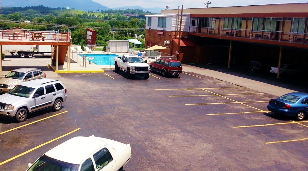 401 N Main St, Pearisburg, VA 24134