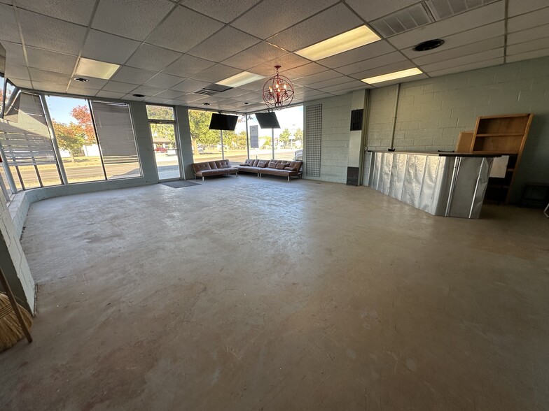 514 S Broadway, Edmond, OK for lease - Building Photo - Image 3 of 7