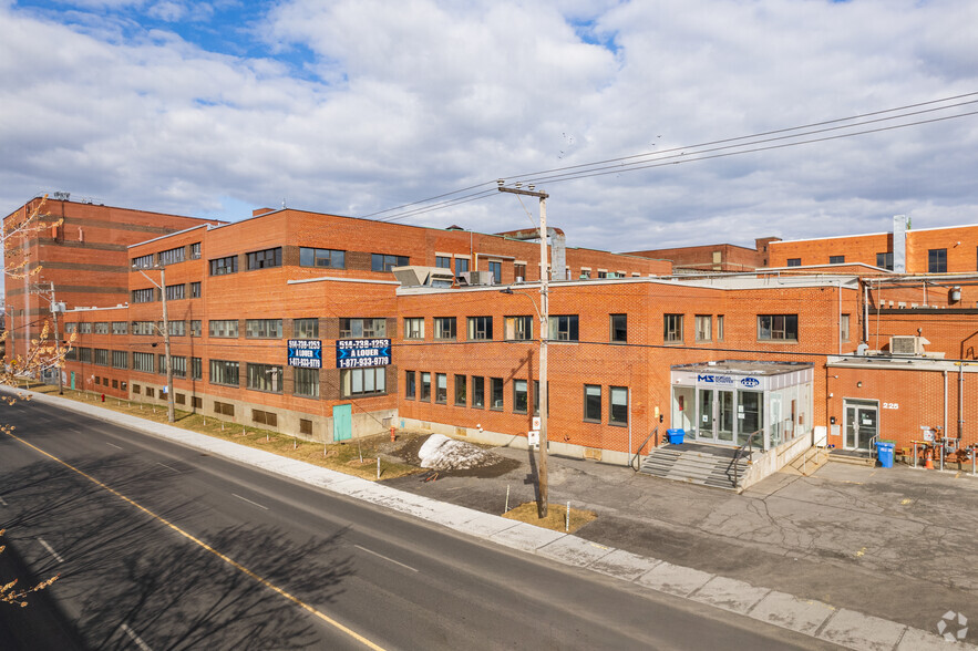 225 Av Lafleur, Montréal, QC for lease - Building Photo - Image 1 of 10