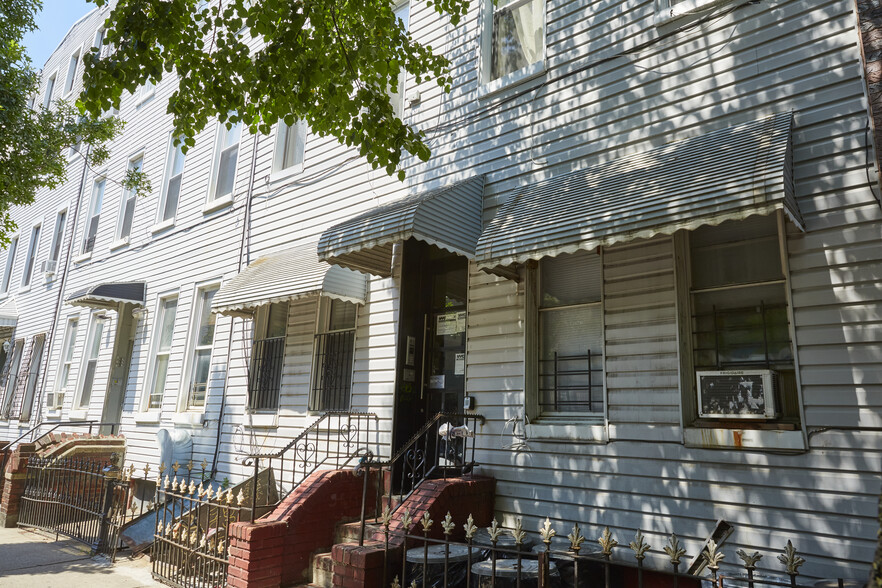 247 Himrod St, Brooklyn, NY for sale - Interior Photo - Image 1 of 1