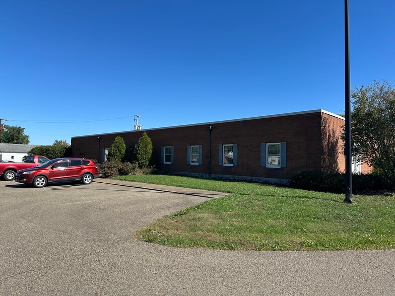 240 Browns Ln, Coshocton, OH for sale - Building Photo - Image 3 of 19