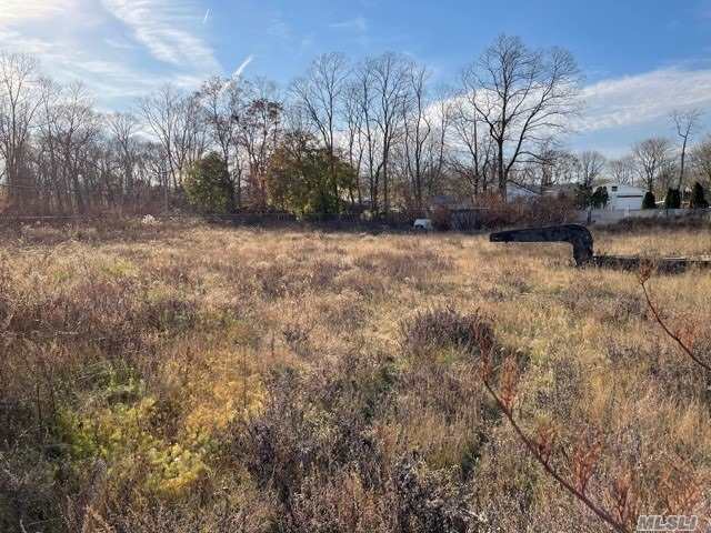 Saunders Ave, Center Moriches, NY for sale - Primary Photo - Image 1 of 1