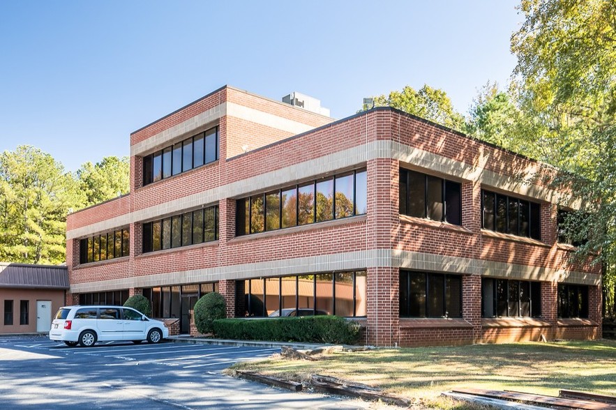 922 Hurricane Shoals Rd NE, Lawrenceville, GA for sale - Building Photo - Image 1 of 8