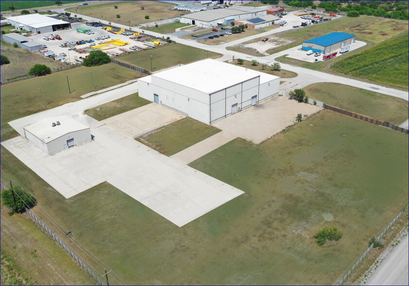 1309 Industrial Way, Harlingen, TX for lease - Building Photo - Image 2 of 17