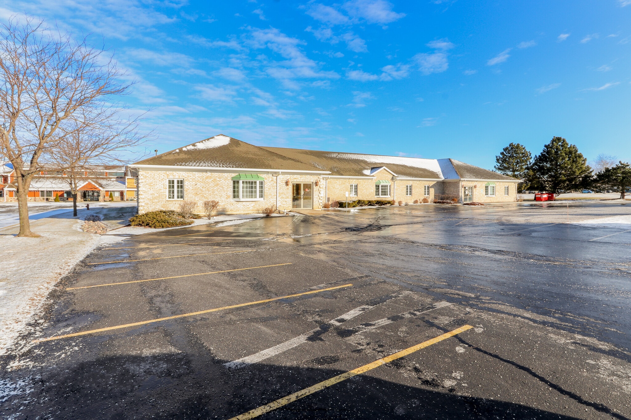 220 Commerce Ct, Elkhorn, WI for sale Building Photo- Image 1 of 1