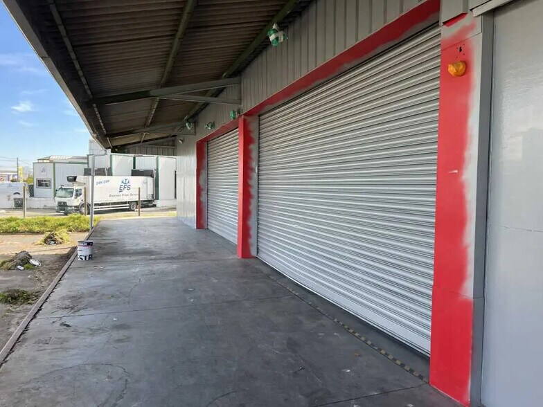 Office in Saint-Loubès for lease - Building Photo - Image 3 of 9