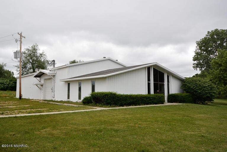 43317 W Red Arrow Hwy, Paw Paw, MI for sale - Primary Photo - Image 1 of 1