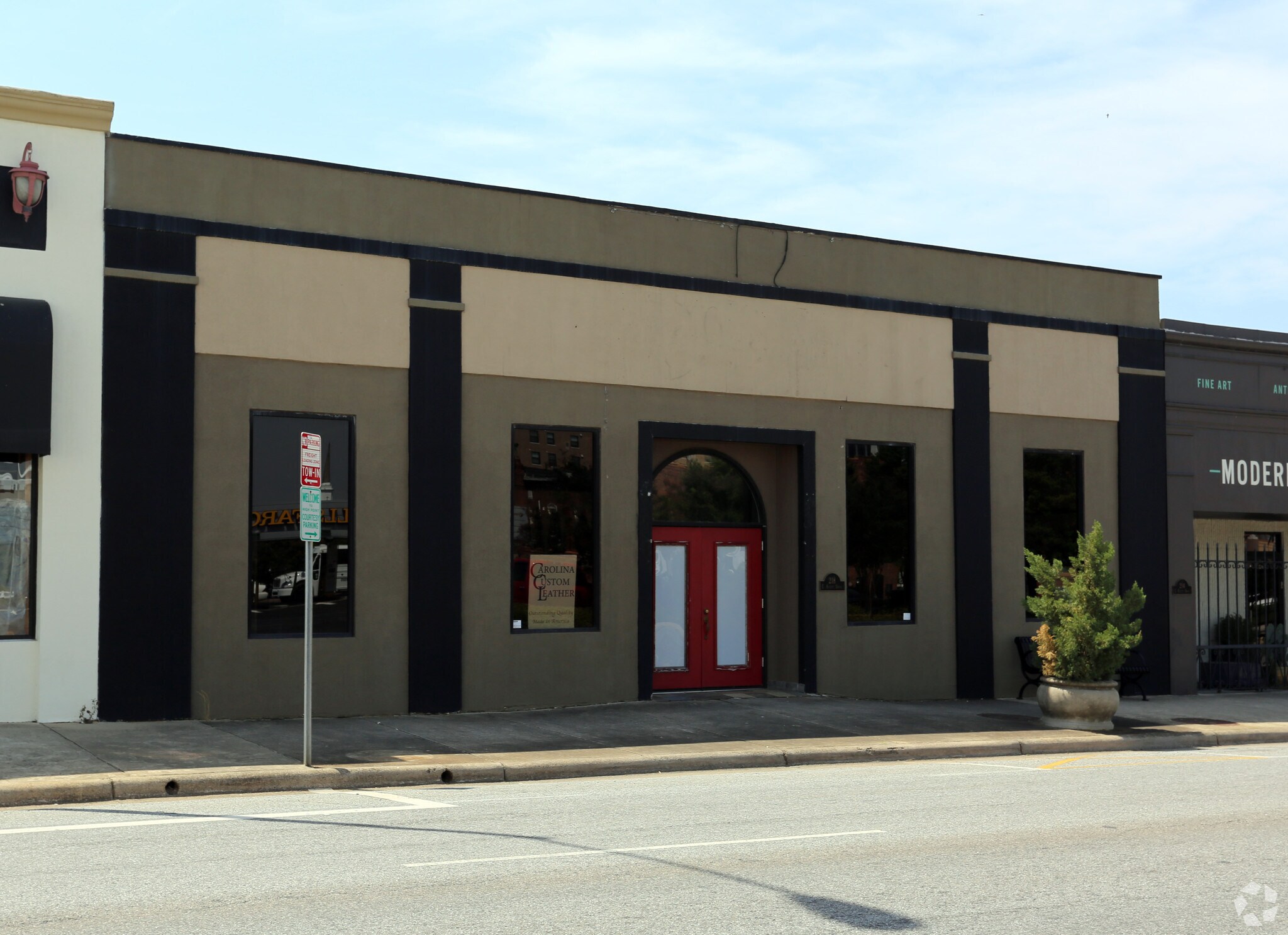 218 E Kivett Dr, High Point, NC for sale Primary Photo- Image 1 of 1