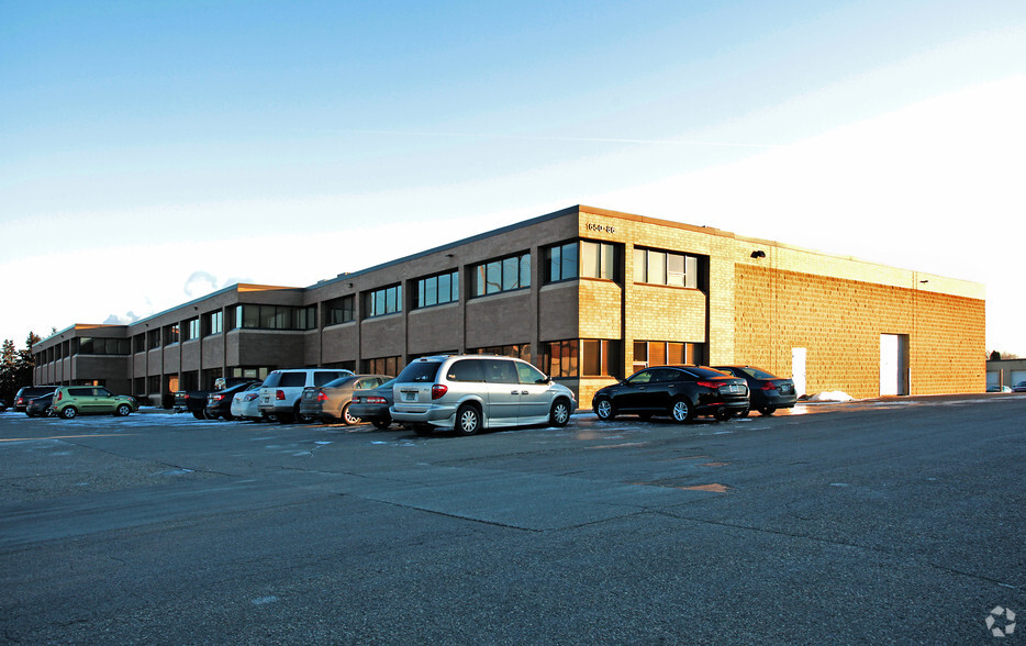 1650-1686 E Cliff Rd E, Burnsville, MN for lease - Primary Photo - Image 1 of 3