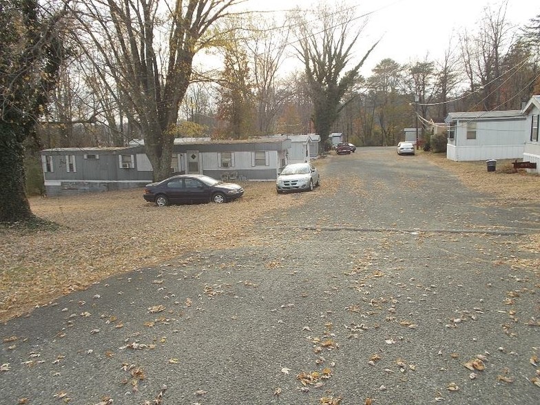 1125 W Lebanon St, Mount Airy, NC for sale - Building Photo - Image 1 of 1