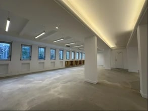 28-28 Rue Du Docteur Finlay, Paris for lease Interior Photo- Image 1 of 2