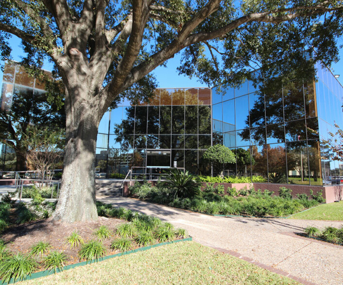 16770 Imperial Valley Dr, Houston, TX for lease - Building Photo - Image 1 of 8