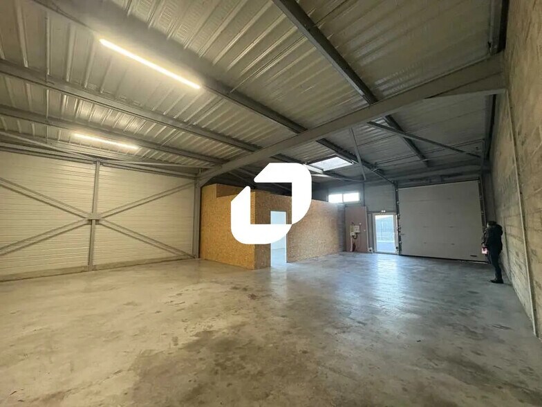 Office in Carbon-Blanc for lease - Interior Photo - Image 3 of 6